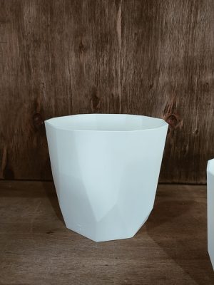 Nuevo modelo! Maceta Facetada T.A Plastic N° 16 Blanca